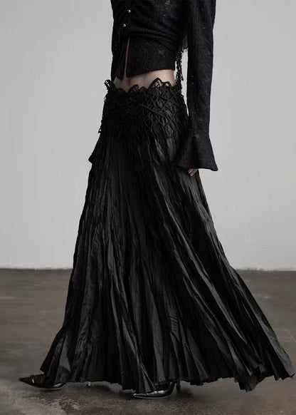 Schwarzer, gebräunter Abendrock im Boho-Stil mit extra weitem Saum und Falten – perfekt für den Frühling