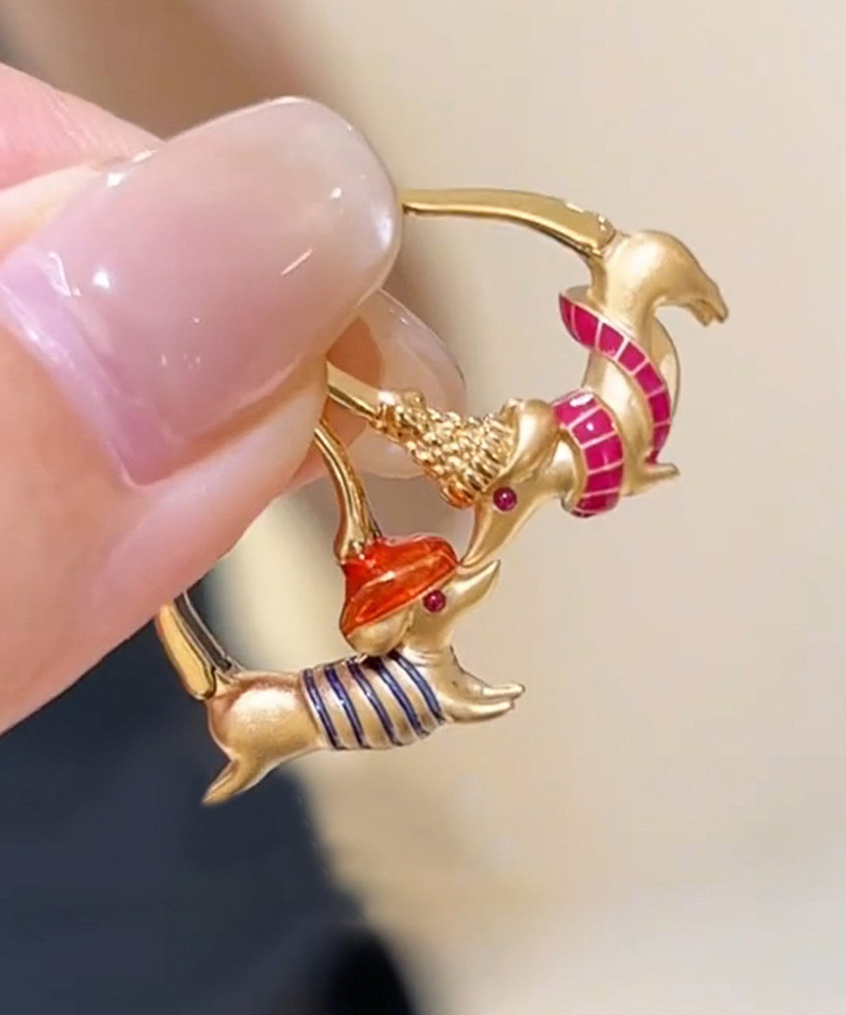 Pendientes de aro con forma de salchicha de cachorro de aleación de oro bohemio