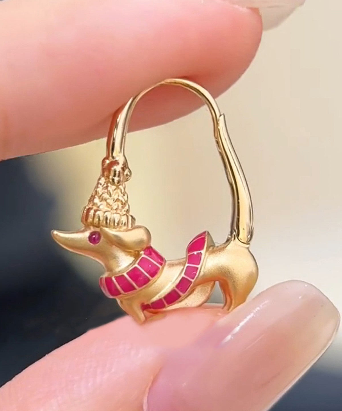 Pendientes de aro con forma de salchicha de cachorro de aleación de oro bohemio