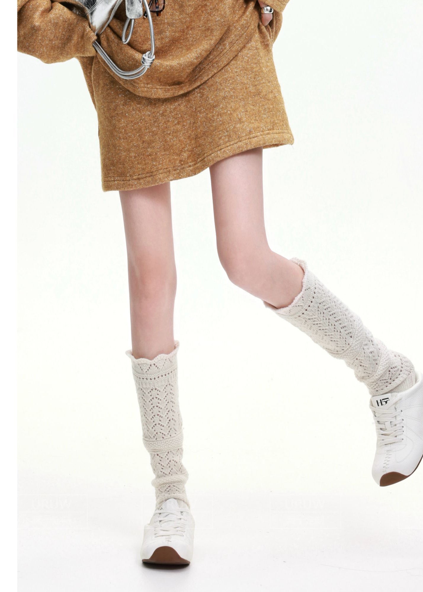 Boho-Look: Goldener Oversize-Strick aus Wolle, zweiteilig, Frühling