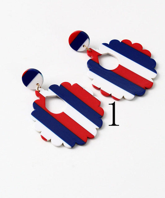 Ohrringe aus Acrylmaterial mit böhmischem Unabhängigkeitstag-Motiv und ausgehöhlter Form