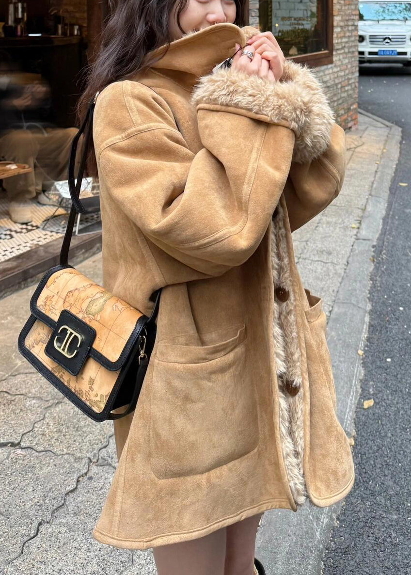 Gabardina bohemia de color caqui con forro polar en ambos lados para invierno