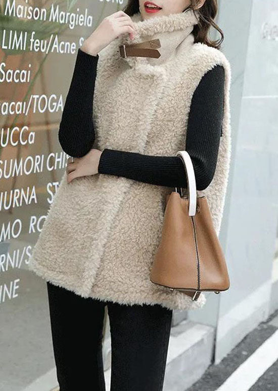 Böhmische Winterweste aus Kunstpelz in Khaki mit Reißverschlusstaschen