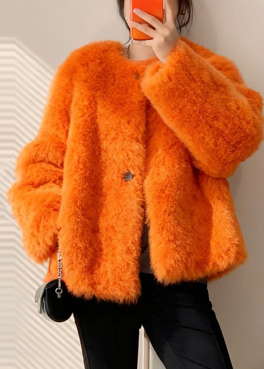 Wintermantel aus orangefarbenem, warmem Kunstpelz im Boho-Stil