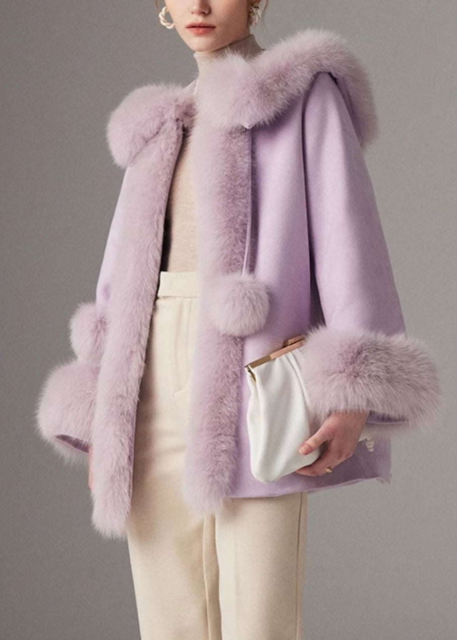 Wintermantel aus feinem Baumwollfutter mit lila Kragen im Boho-Stil