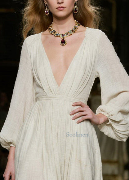 Vestido bohemio blanco de algodón con escote en V profundo y mangas farol