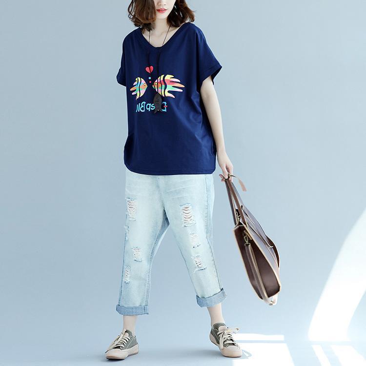 Böhmisches V-Ausschnitt-Fledermausärmel-Baumwolltunika-Muster. Tailliertes Nähen von blauen Oberteilen