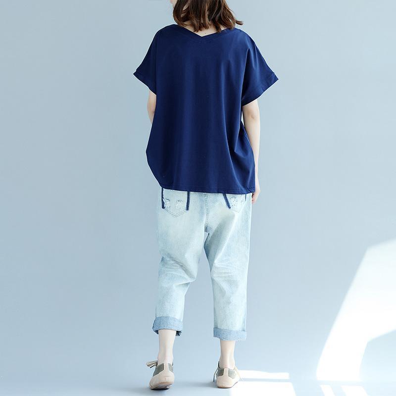 Böhmisches V-Ausschnitt-Fledermausärmel-Baumwolltunika-Muster. Tailliertes Nähen von blauen Oberteilen