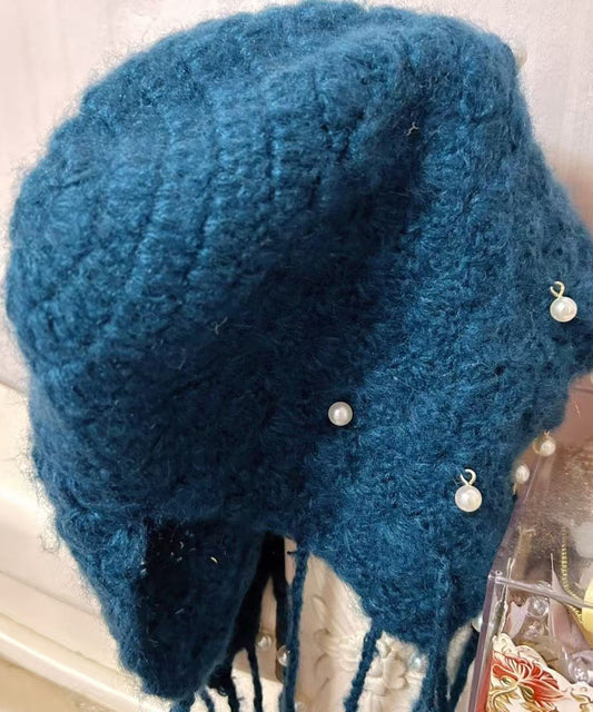 Gorro bohemio de punto con borlas y cuentas azules