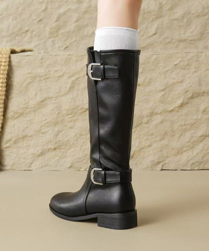 Boho-Stiefel mit Schnallen und klobigen Details aus khakifarbenem Wildleder