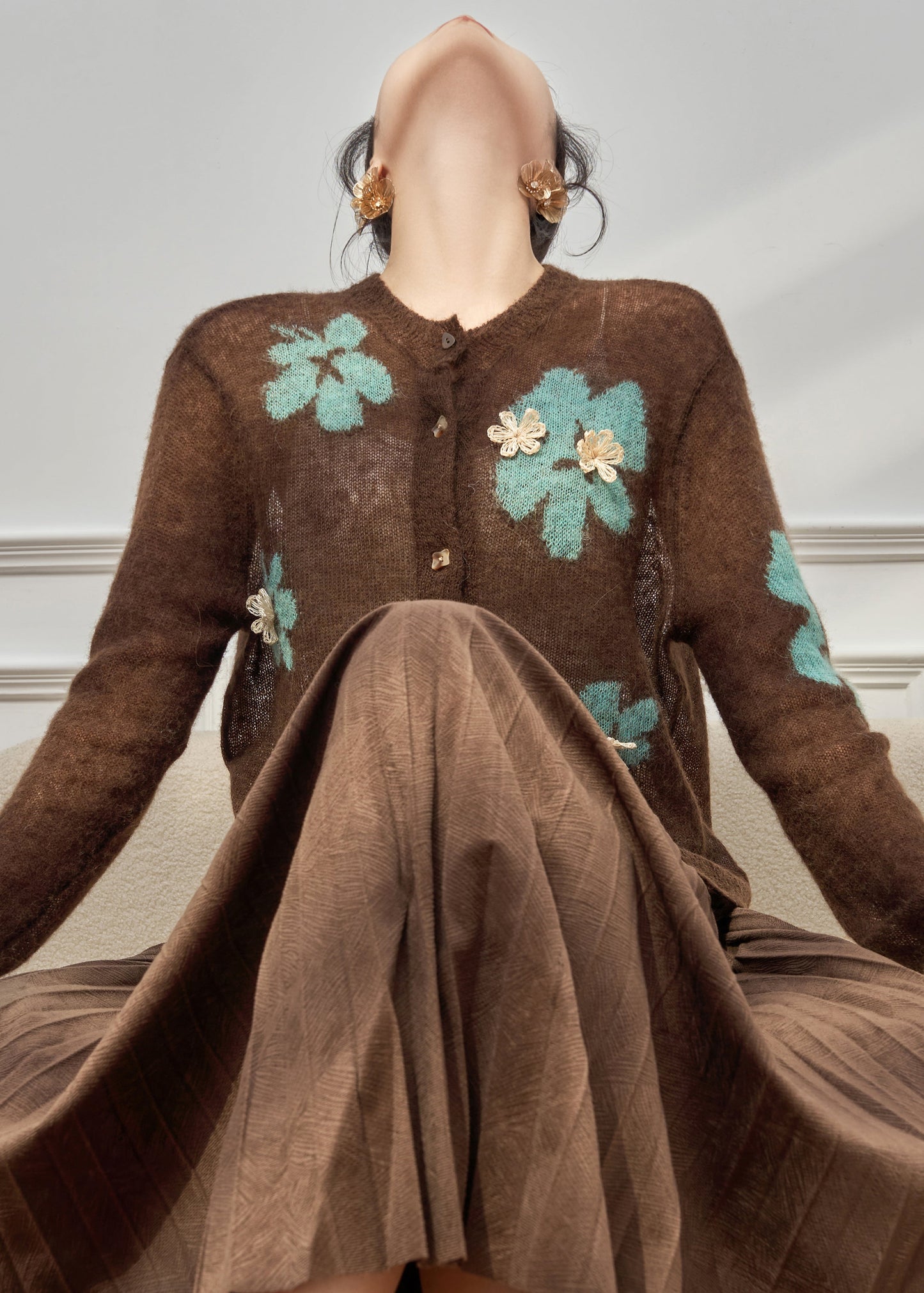 Boho-Cardigan aus Baumwolle mit Rundhalsausschnitt, Patchwork-Knopfleiste und kaffeebraunem Muster, Frühling