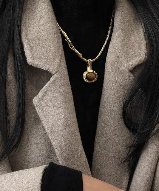 Collar bohemio con colgante de piedra preciosa incrustada en cobre dorado