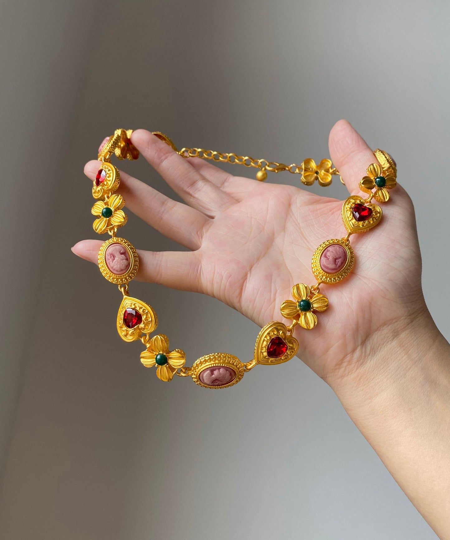 Collar bohemio de princesa con diseño floral de circonita y aleación de oro