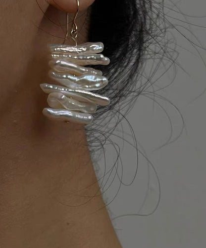 Pendientes bohemios de perla irregular en oro blanco de 14 quilates