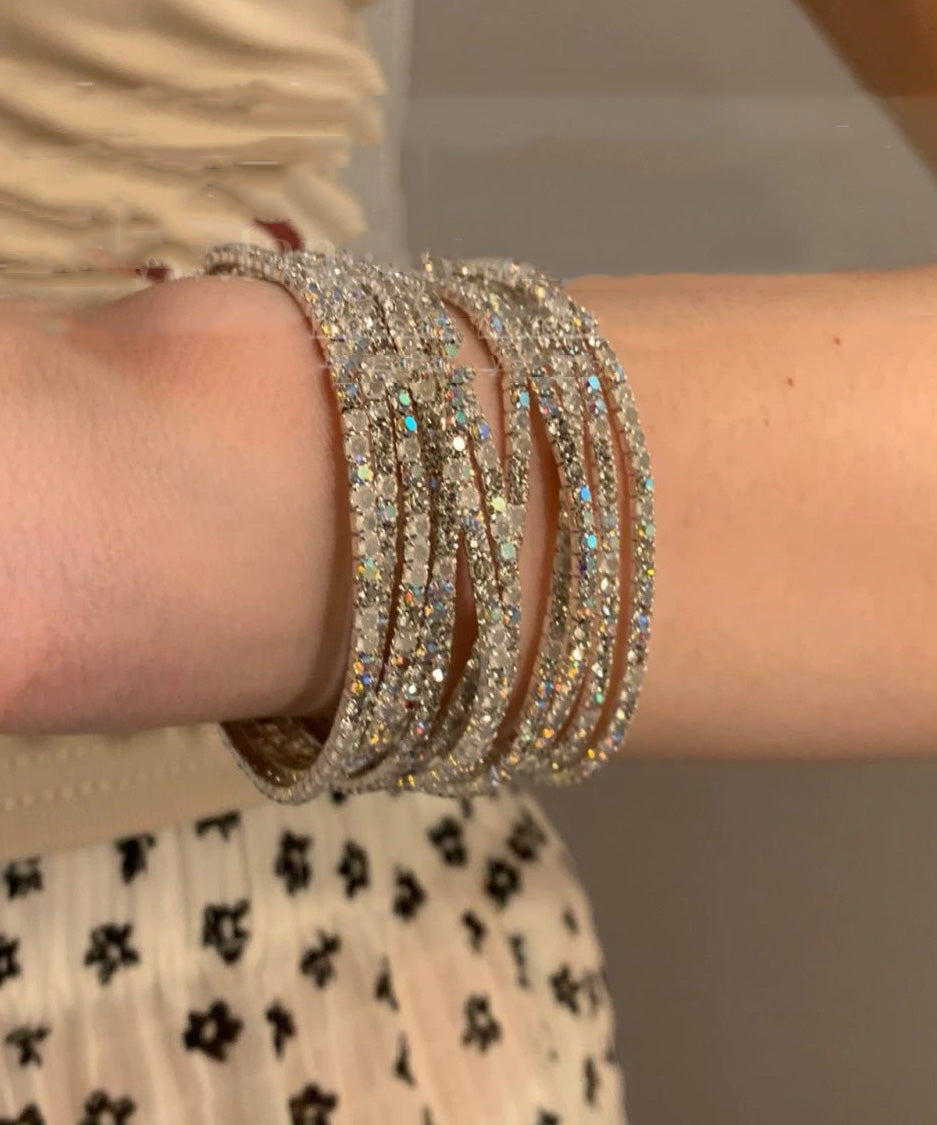 Conjunto de dos piezas de brazaletes bohemios de aleación blanca con circonitas en capas