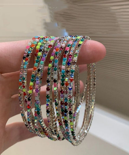 Conjunto de dos piezas de brazaletes bohemios de aleación blanca con circonitas en capas