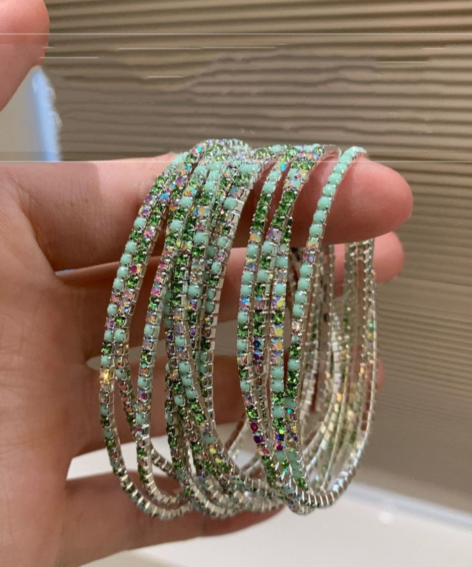 Conjunto de dos piezas de brazaletes bohemios de aleación blanca con circonitas en capas