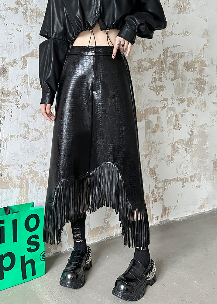 Faldas asimétricas de piel sintética con borlas negras de Boutique Primavera