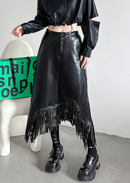 Faldas asimétricas de piel sintética con borlas negras de Boutique Primavera