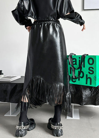 Faldas asimétricas de piel sintética con borlas negras de Boutique Primavera