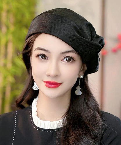 Boutique-Barettmütze aus schwarzer, bedruckter, knittriger Seide