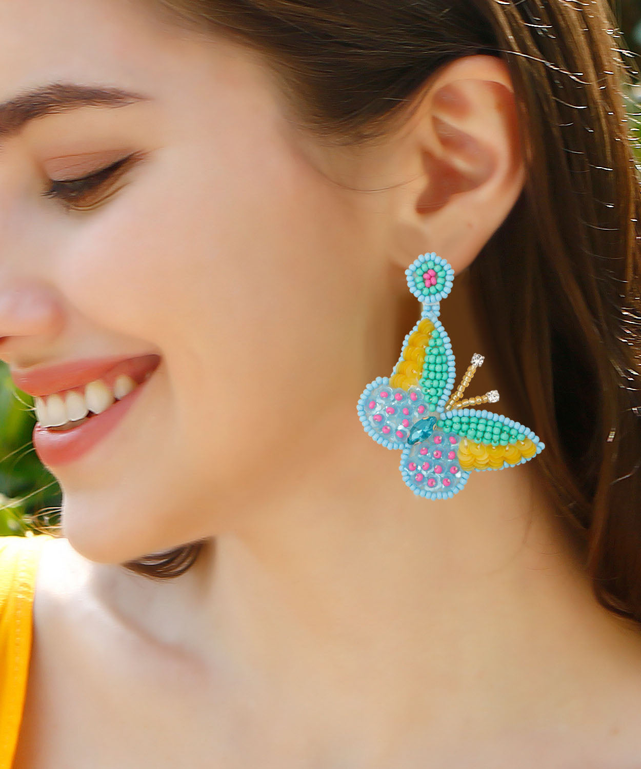 Boutique Ohrringe mit Reisbällchen und Schmetterlingen aus Strickstoff, Blau