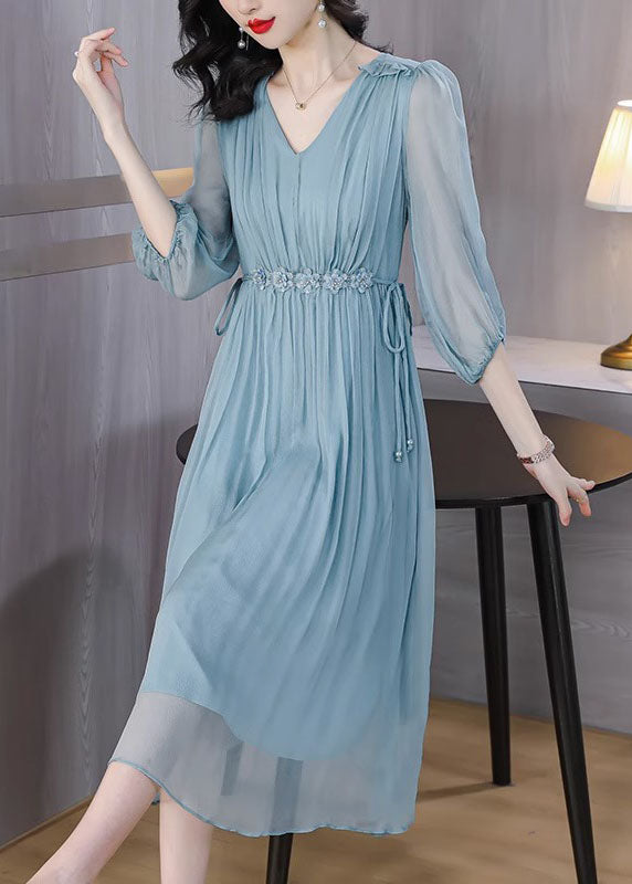 Boutique Blaues Seidenkleid mit V-Ausschnitt und Schnürung, Sommer