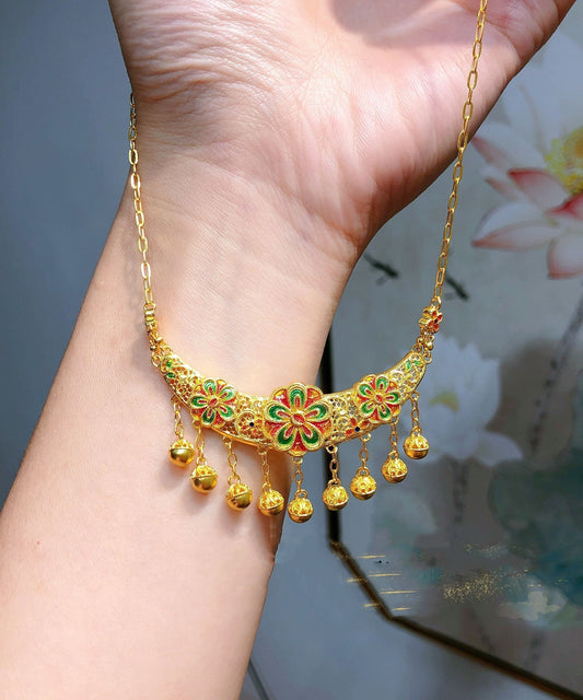 Collar con colgante de borla hueca de cloisonné dorado antiguo de aleación de oro boutique