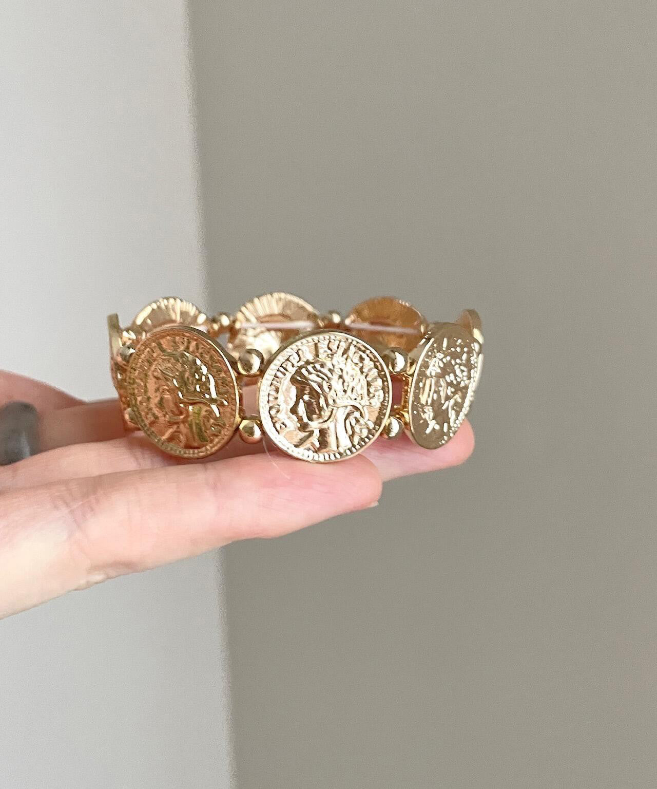 Boutique-Armreif aus Gold, Sterlingsilber, Legierung und Kupfermünze