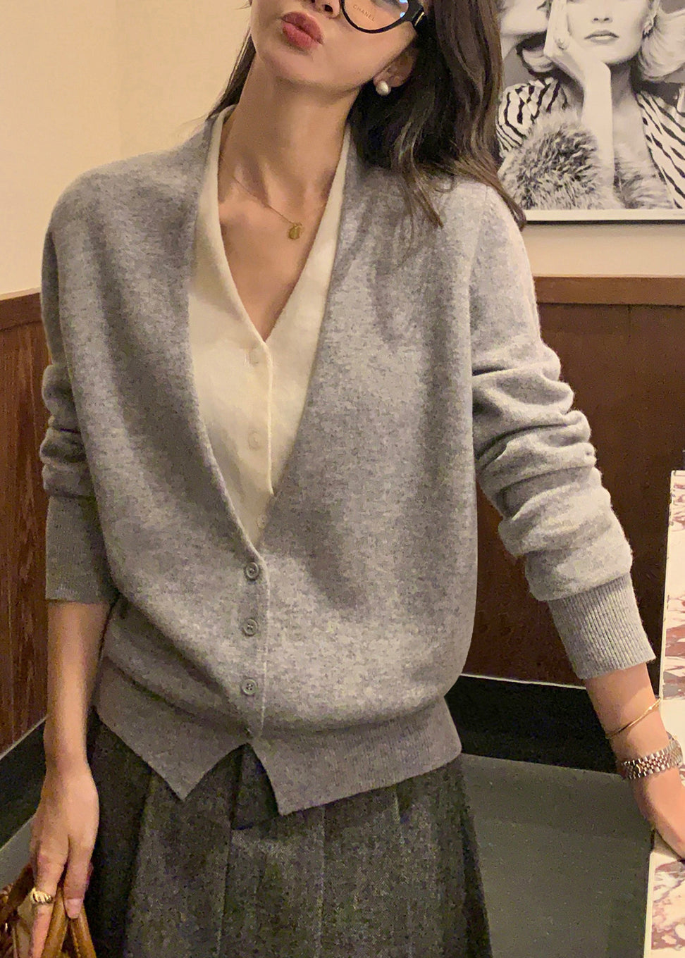 Suéteres de lana de dos piezas con cuello en V y patchwork en gris boutique para primavera