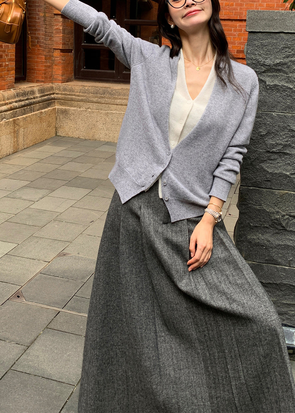 Suéteres de lana de dos piezas con cuello en V y patchwork en gris boutique para primavera