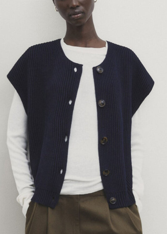 Chaleco corto sin mangas de punto de algodón con botones y cuello redondo en azul marino de Boutique