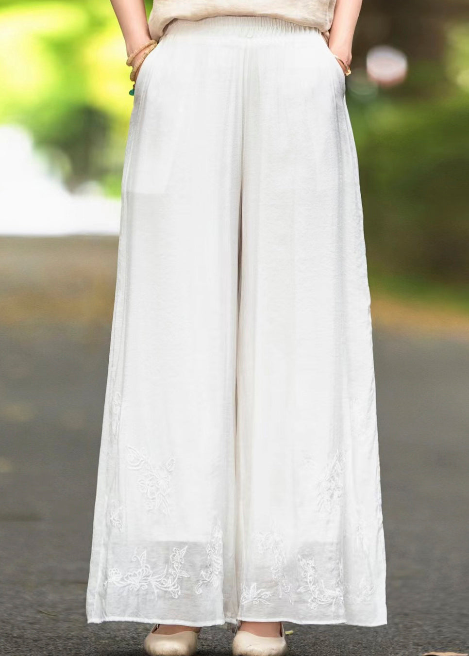 Boutique-Seidenhose in Rosa mit bestickten Taschen und elastischem Bund für den Herbst