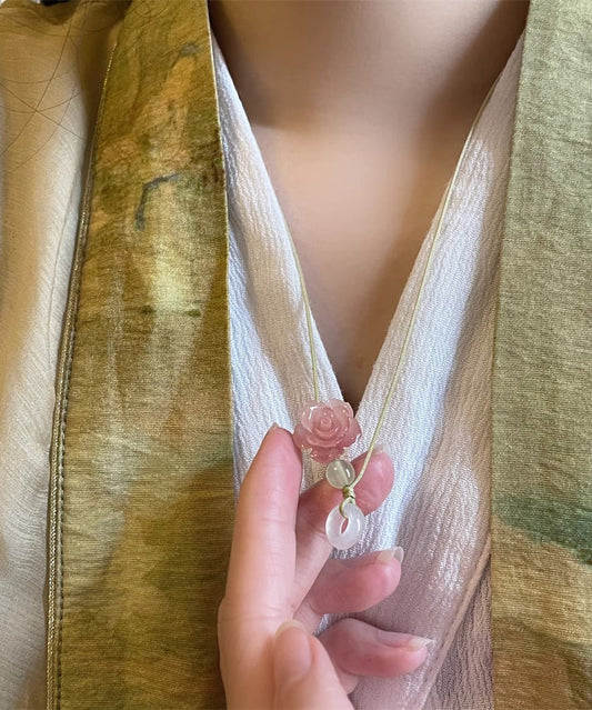 Boutique Halskette mit handgewebtem Jade-Lotus-Anhänger in Rosa