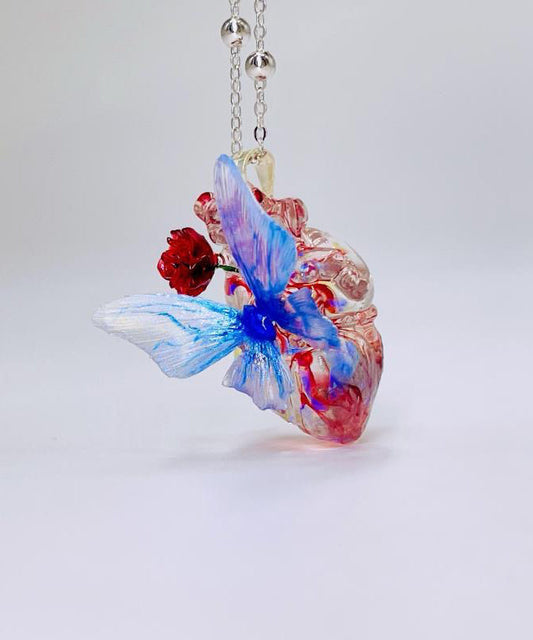 Collar con colgante de mariposa arcoíris de plata de ley boutique