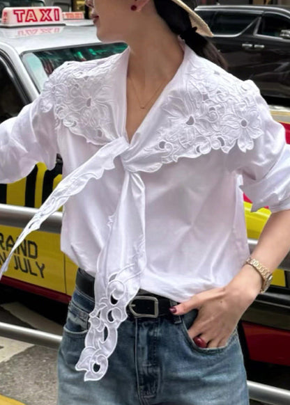 Top de algodón blanco con encaje bordado y huecos de Boutique Primavera