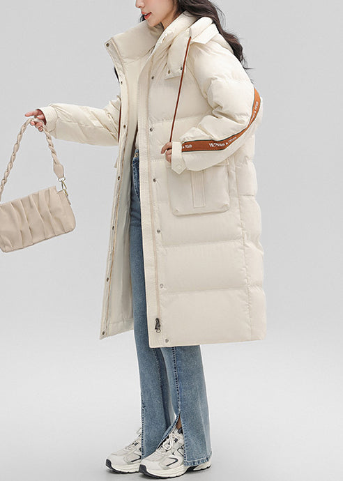 Weiße Winterjacke mit Kapuze und Taschen, gefüllt mit Entendaunen