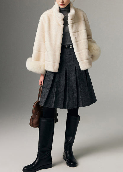 Chaqueta de invierno de terciopelo de visón con patchwork de piel de zorro y cuello alto blanco de Boutique