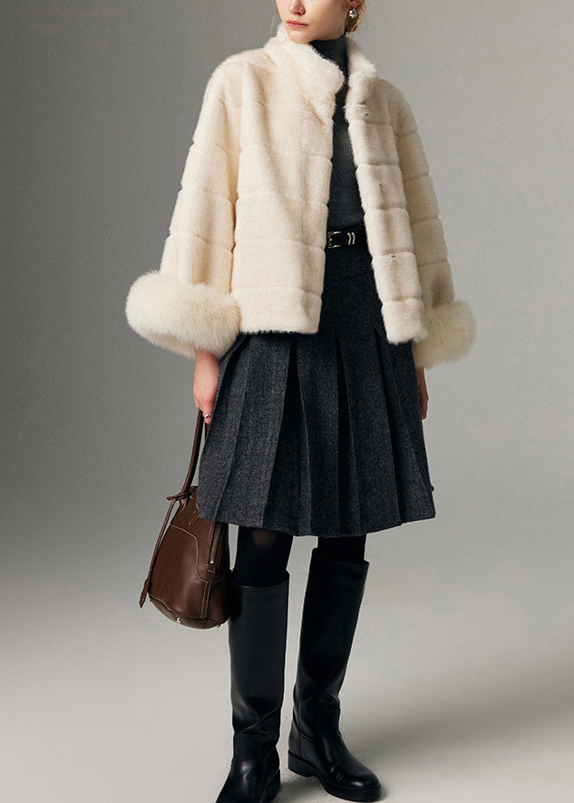 Chaqueta de invierno de terciopelo de visón con patchwork de piel de zorro y cuello alto blanco de Boutique