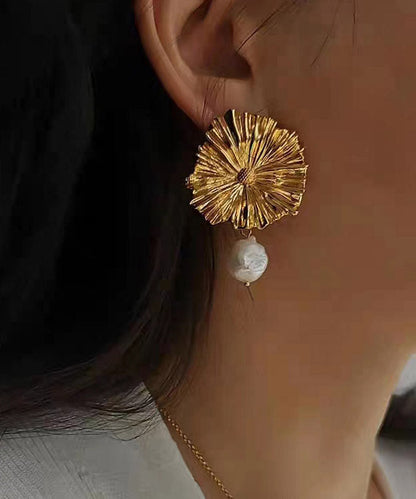 Pendientes colgantes con borlas de perlas y margaritas pequeñas de cobre amarillo dorado