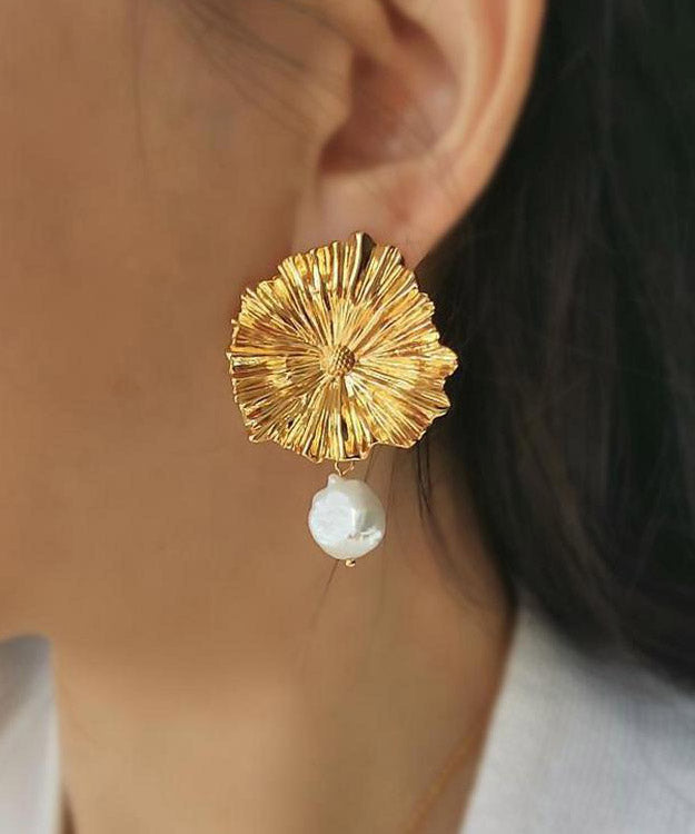 Pendientes colgantes con borlas de perlas y margaritas pequeñas de cobre amarillo dorado