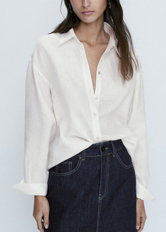 Camisa corta azul bebé con cuello Peter Pan y botones lisos para primavera