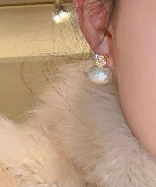 Pendientes cortos de aleación de cobre y oro con circonitas y perlas de algodón