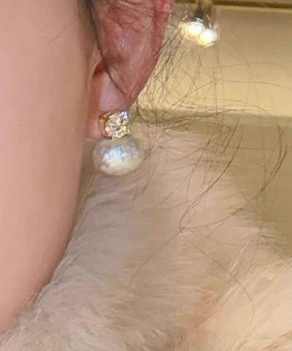 Pendientes cortos de aleación de cobre y oro con circonitas y perlas de algodón