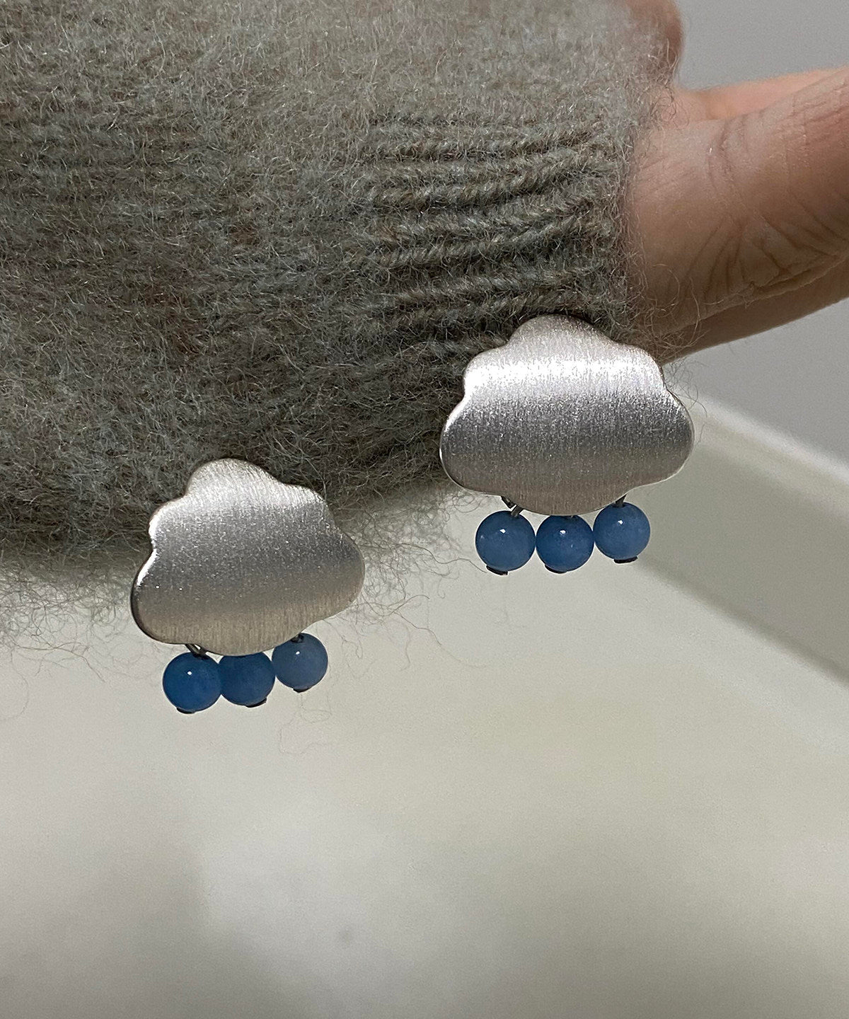 Brief Silk Alloy Cloud Mass Raindrops Tassel Stud Earrings