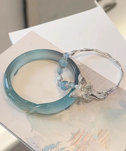 Zweiteiliges Set aus schlichtem Armreif aus Sterlingsilber mit Zirkonia und Jade in Schmetterlingsform