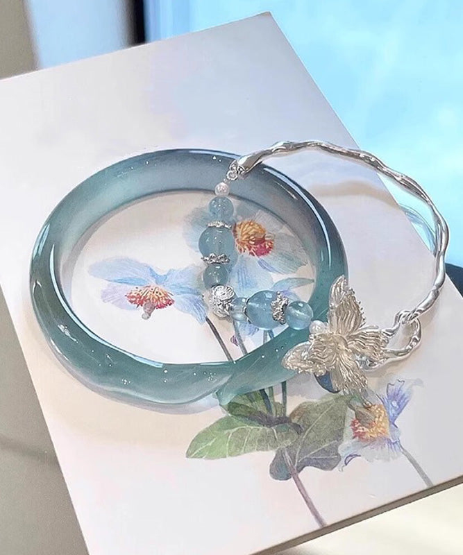 Zweiteiliges Set aus schlichtem Armreif aus Sterlingsilber mit Zirkonia und Jade in Schmetterlingsform