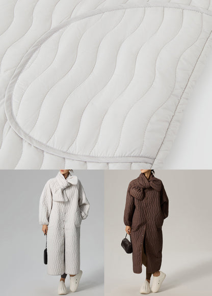 Braunes, zweiteiliges Set mit Knopftaschen, Oversized-Baumwollfüllung und Rundhalsausschnitt