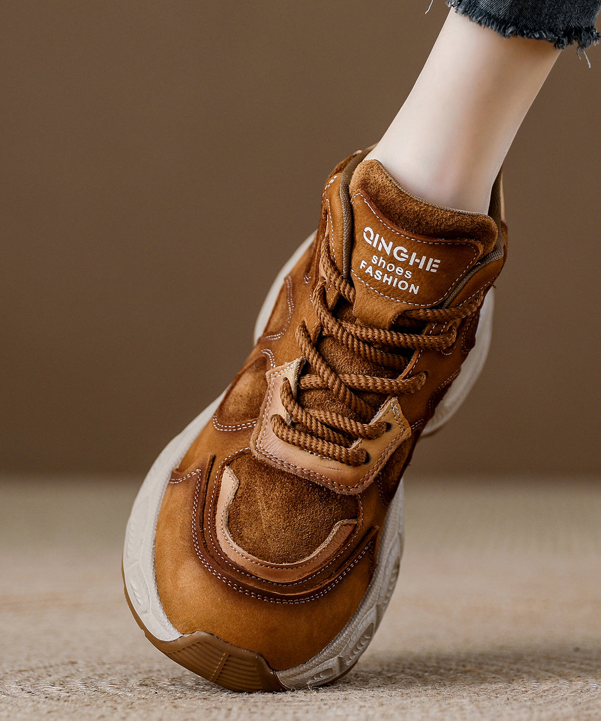 Zapatos planos marrones cómodos con plataforma y cordones para mujer