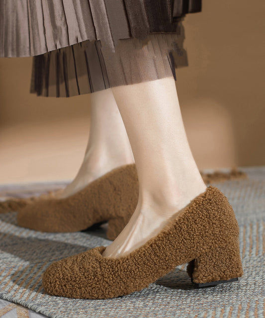 Tacones altos gruesos con empalme de piel sintética marrón y forro de lana afelpada